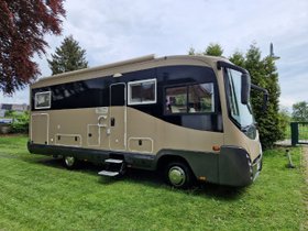 Carthago - M Liner 1Q  - mit Hubstützen, foliert, gepflegt