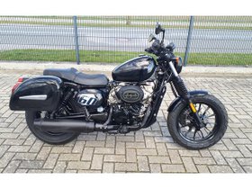 HYOSUNG GV 125 S Aquila KOFFER + HELM...
