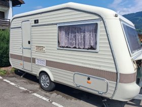 Trotz seines Alters Technisch und Optisch im guten Zustand. Ein gemütlicher Wohnwagen mit viel Stauraum. Die nächste Gasprüfung 8/27