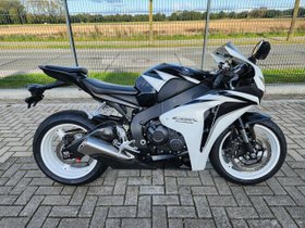 HONDA CBR 1000 RR FIRE BLADE SC59 + HELM...