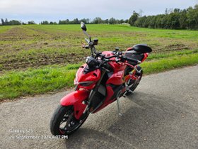 Ducati Streetfighter V2