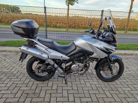 SUZUKI DL 650 V STROM EXTRAS + HELM...