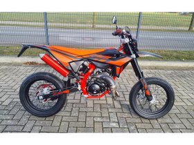 BETA RR 50 2T SM MOTARD TRACK VERSAND MGL + HELM...