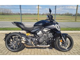 DUCATI DIAVEL V4 + HELM...