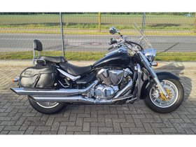SUZUKI VLR 1800 C INTRUDER KOFFER + HELM...