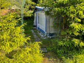Campingwagen mit Holzverbau